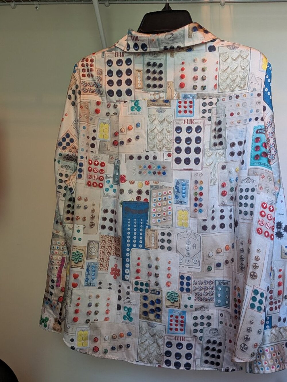 Vilagallo Vintage Buttons Print Button Down Large - Picture 4 of 10